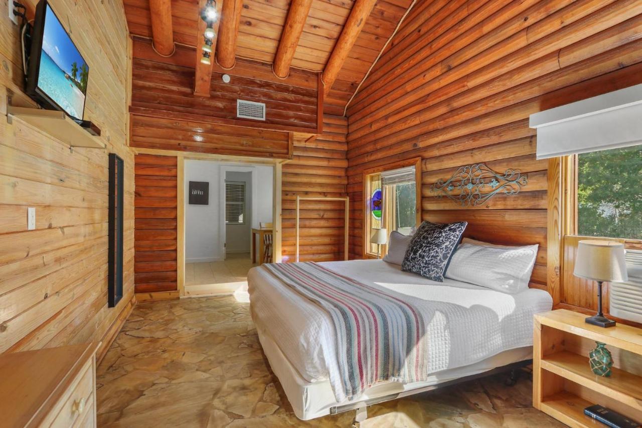 Wimberley Log Cabins Resort And Suites- Unit 4 エクステリア 写真